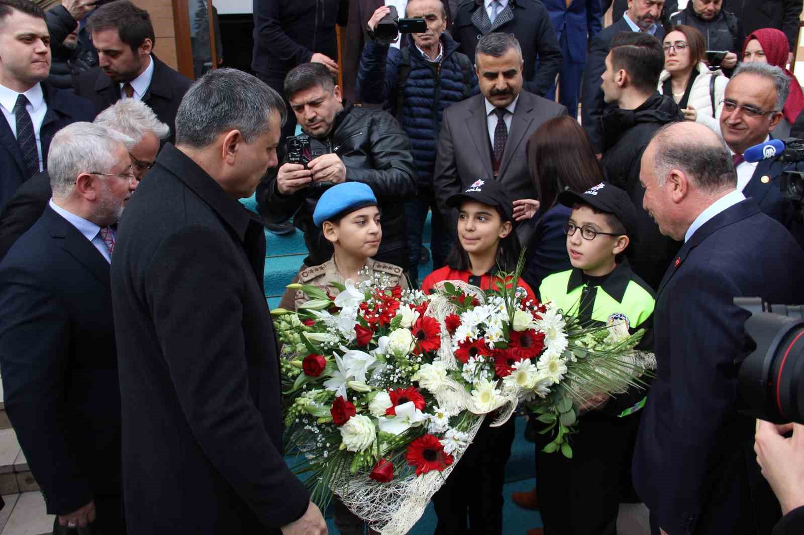 bakan ciftci 5 yil valilik yaptigi corumu ziyaret etti 4 9wtQQBeL