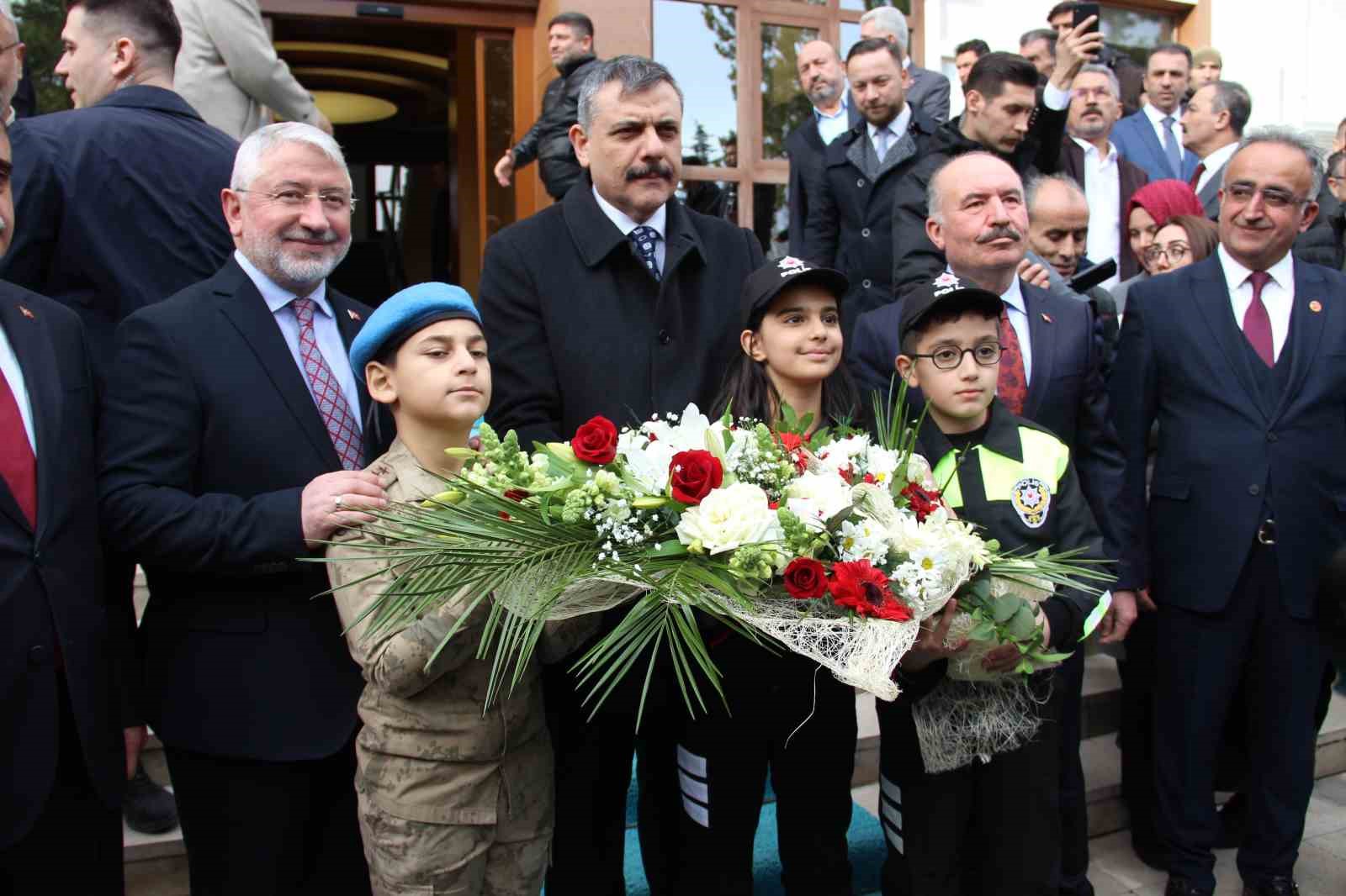 bakan ciftci 5 yil valilik yaptigi corumu ziyaret etti 5 2W9BkCQq