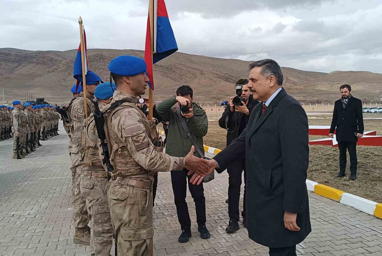 bakan ciftci asker ve vatandaslarla bayramlasti 0 sSP3dQuG