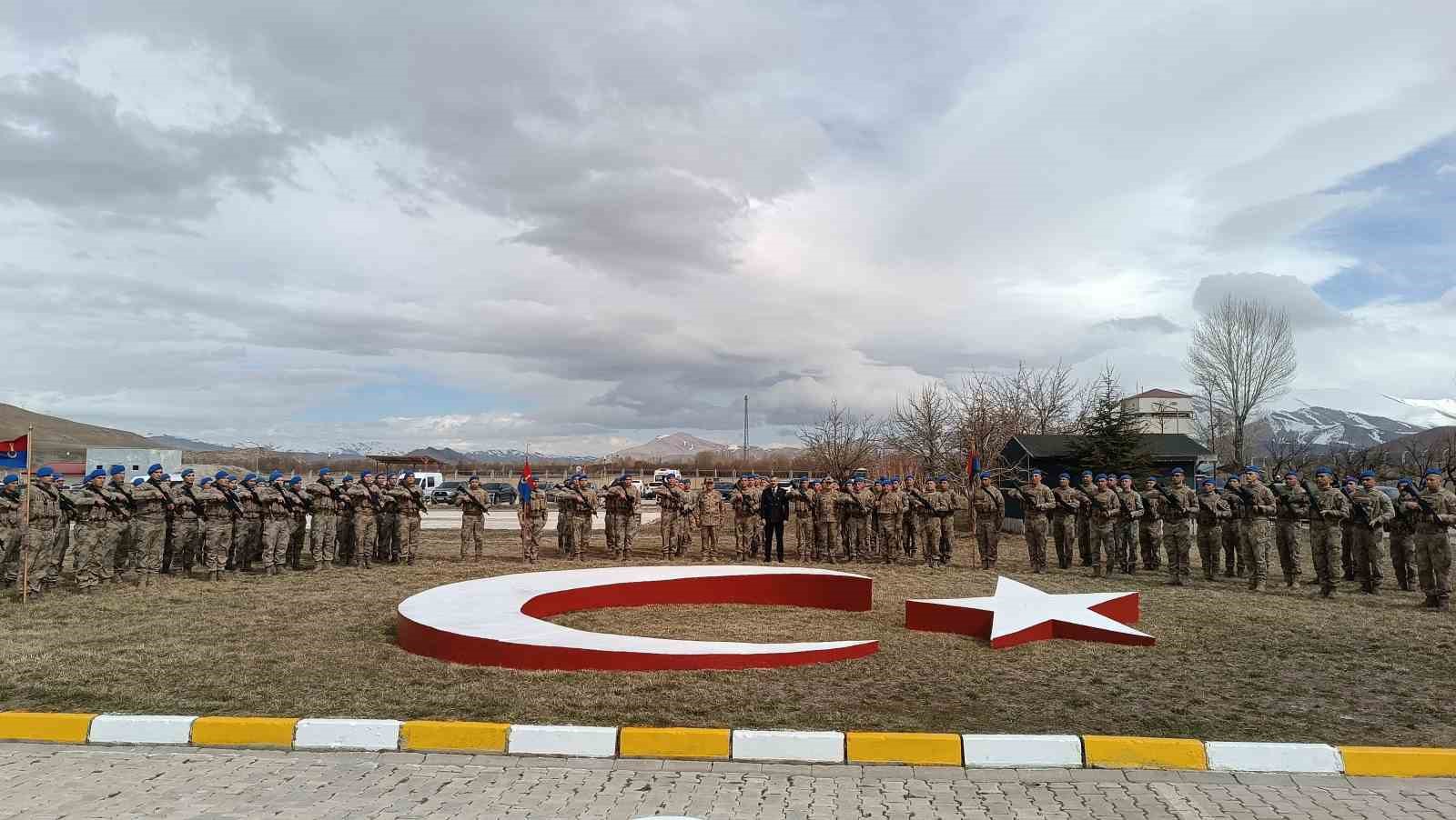 bakan ciftci asker ve vatandaslarla bayramlasti 1 ELsLs3ht