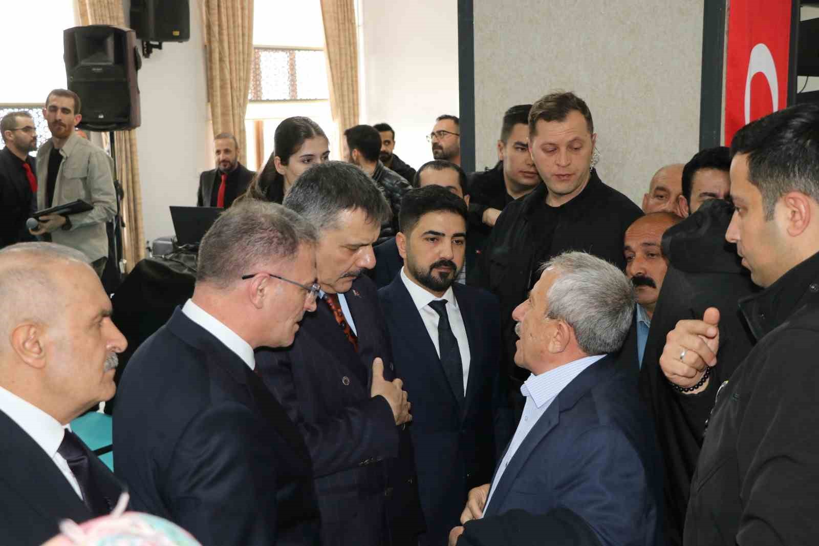 bakan ciftci asker ve vatandaslarla bayramlasti 5 jpbH4elz