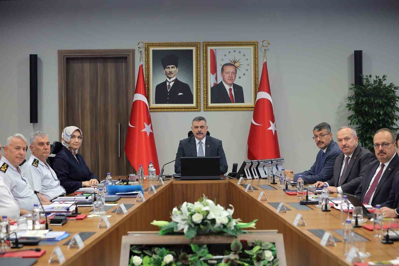 Bakan Çiftçi: "Bu zirve, Türkiye’nin diplomatik ağırlığını, kurumsal kapasitesini, güvenlik tecrübesini ve ev sahipliğini bütün dünyaya göstereceği son derece önemli bir buluşmadır" 4 bakan ciftci bu zirve turkiyenin diplomatik agirligini kurumsal kapasitesini guvenlik tecrubesini ve ev sahipligini dFO7MjYK
