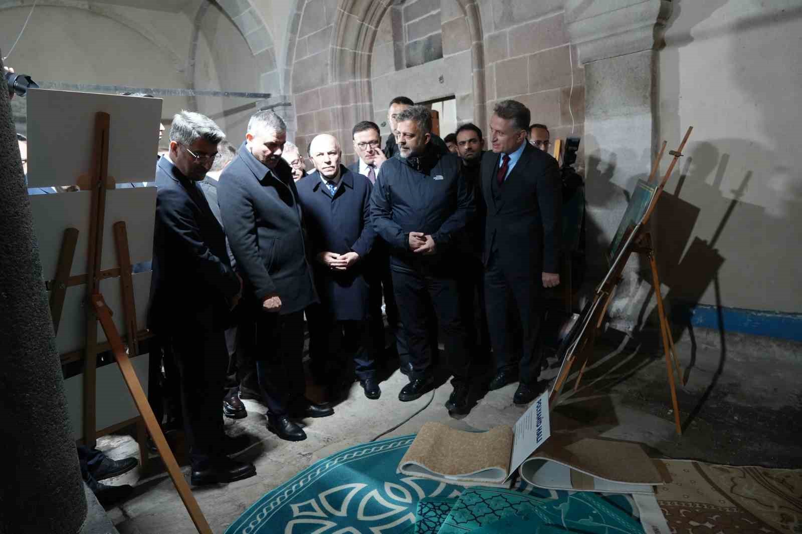bakan ciftci erzurumda restorasyonu devam eden fetih camiini inceledi 1 tOrCQDs1