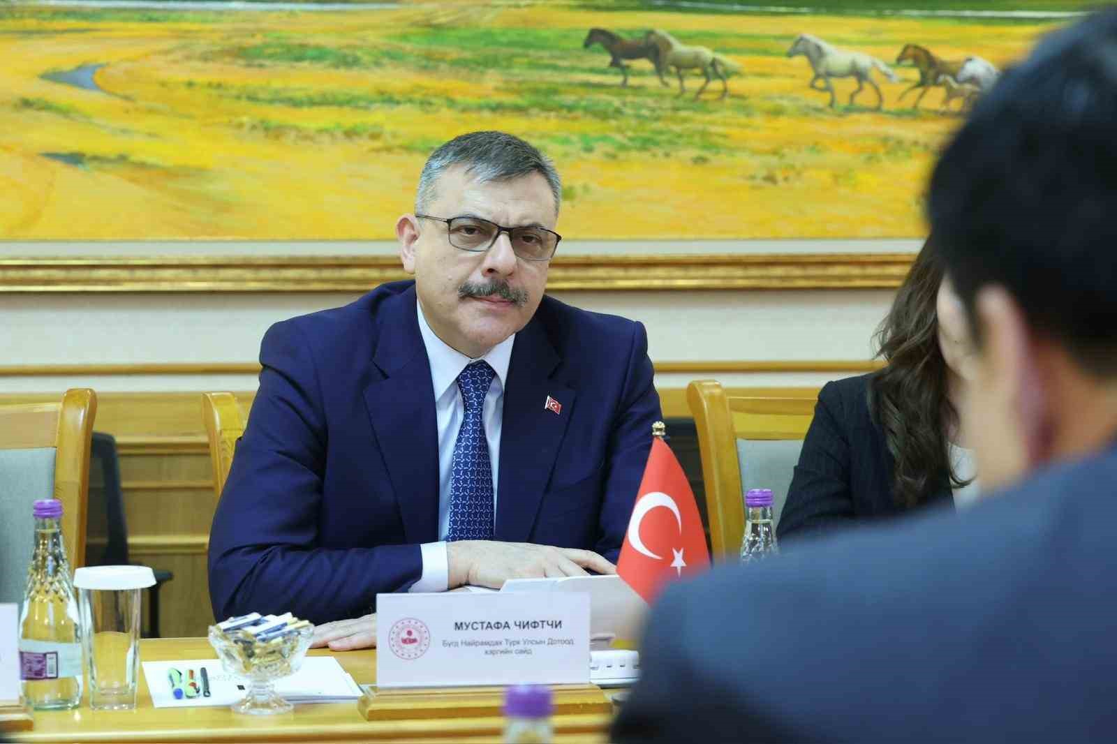 bakan ciftci mogolistan icisleri ve adalet bakani sainbuyan amarsaikhan ile gorustu 1 OWiJdlu7