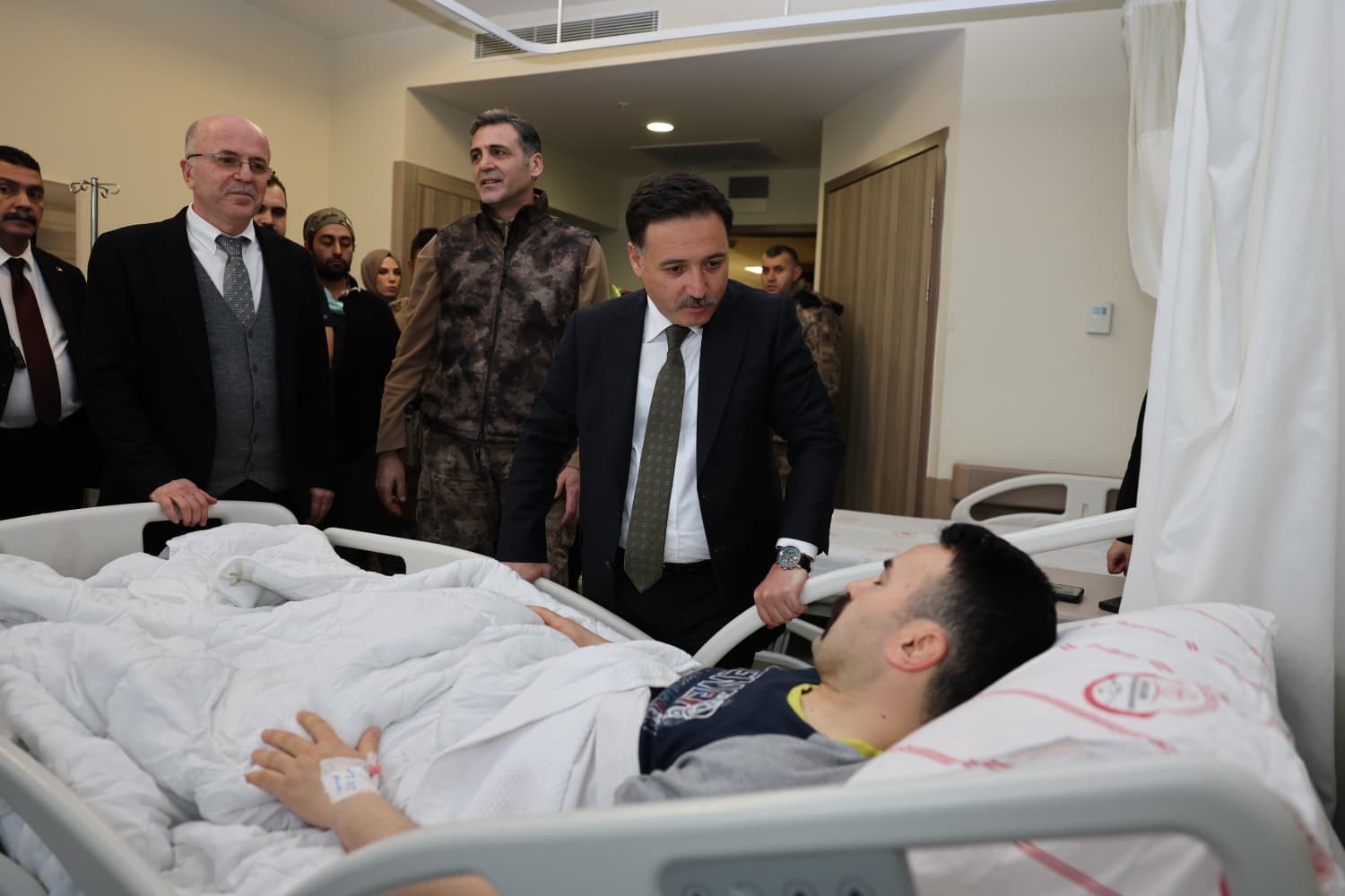 bakan ciftci operasyonda yaralanan ozel harekat polisiyle goruntulu konustu 2 6XKG3zSa