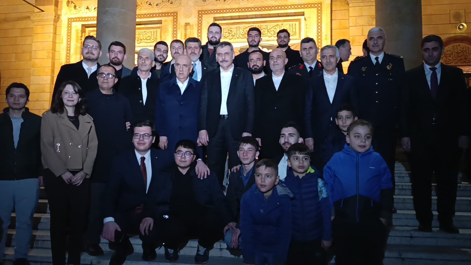 bakan ciftci teravih namazini kahramanmarasta kildi 0 NaKGXFkb