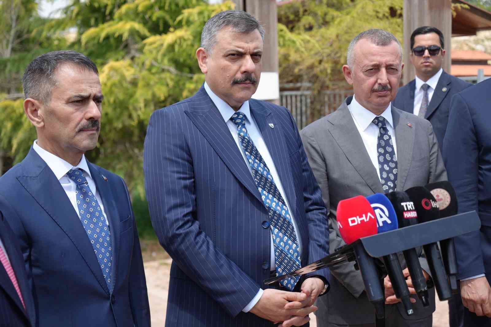 Bakan Çiftçi: "Türkiye’de sahipsiz sokak hayvanlarının yüzde 92,35’i artık barınaklarda" 7 bakan ciftci turkiyede sahipsiz sokak hayvanlarinin yuzde 9235i artik barinaklarda 3 zJBuIu7O