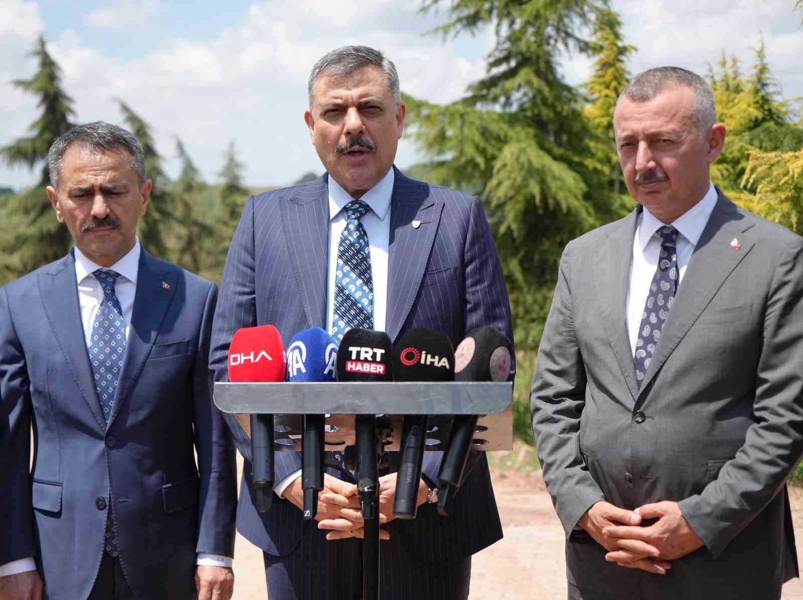 bakan-ciftci-turkiyede-sahipsiz-sokak-hayvanlarinin-yuzde-9235i-artik-barinaklarda-kEjQG5Ay.jpg