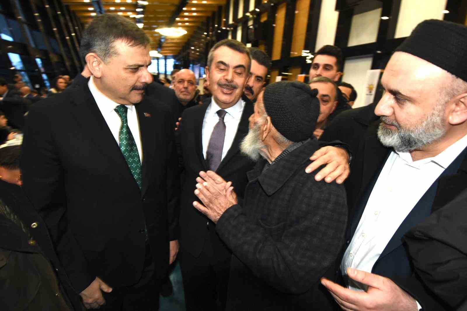 bakan ciftci ve bakan tekin erzurumda 4 bin kisiyle iftarda bulustu 0 cUjKJvGH
