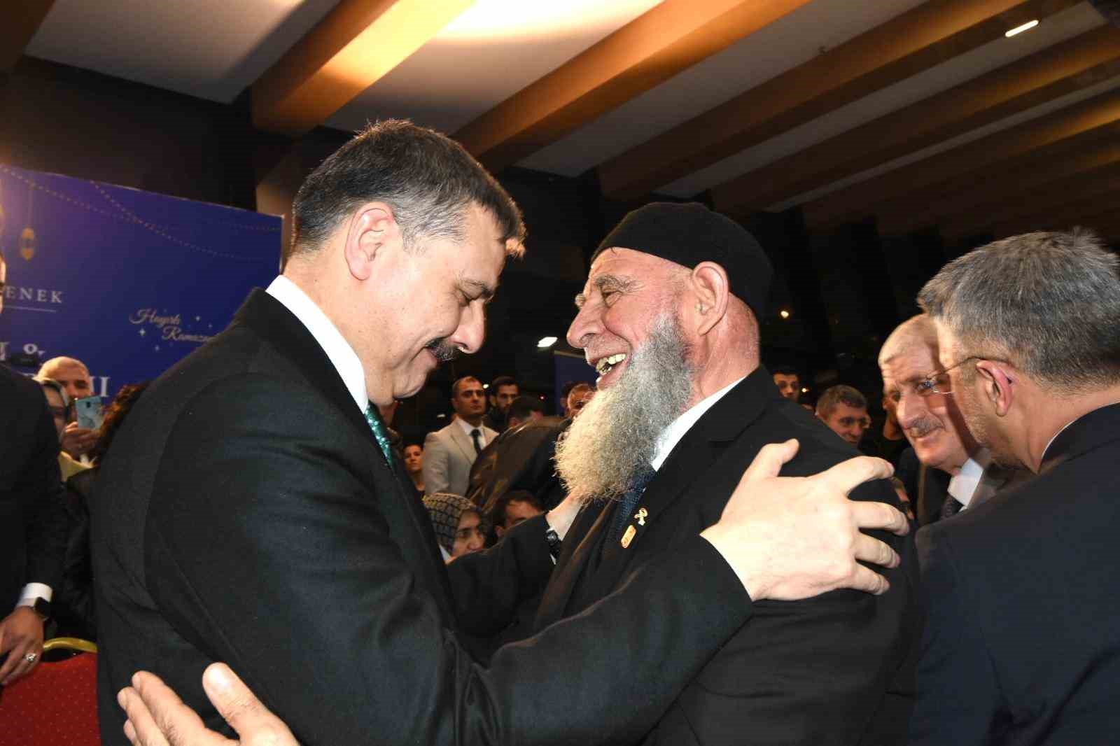 bakan ciftci ve bakan tekin erzurumda 4 bin kisiyle iftarda bulustu 1 SOt8I6tS
