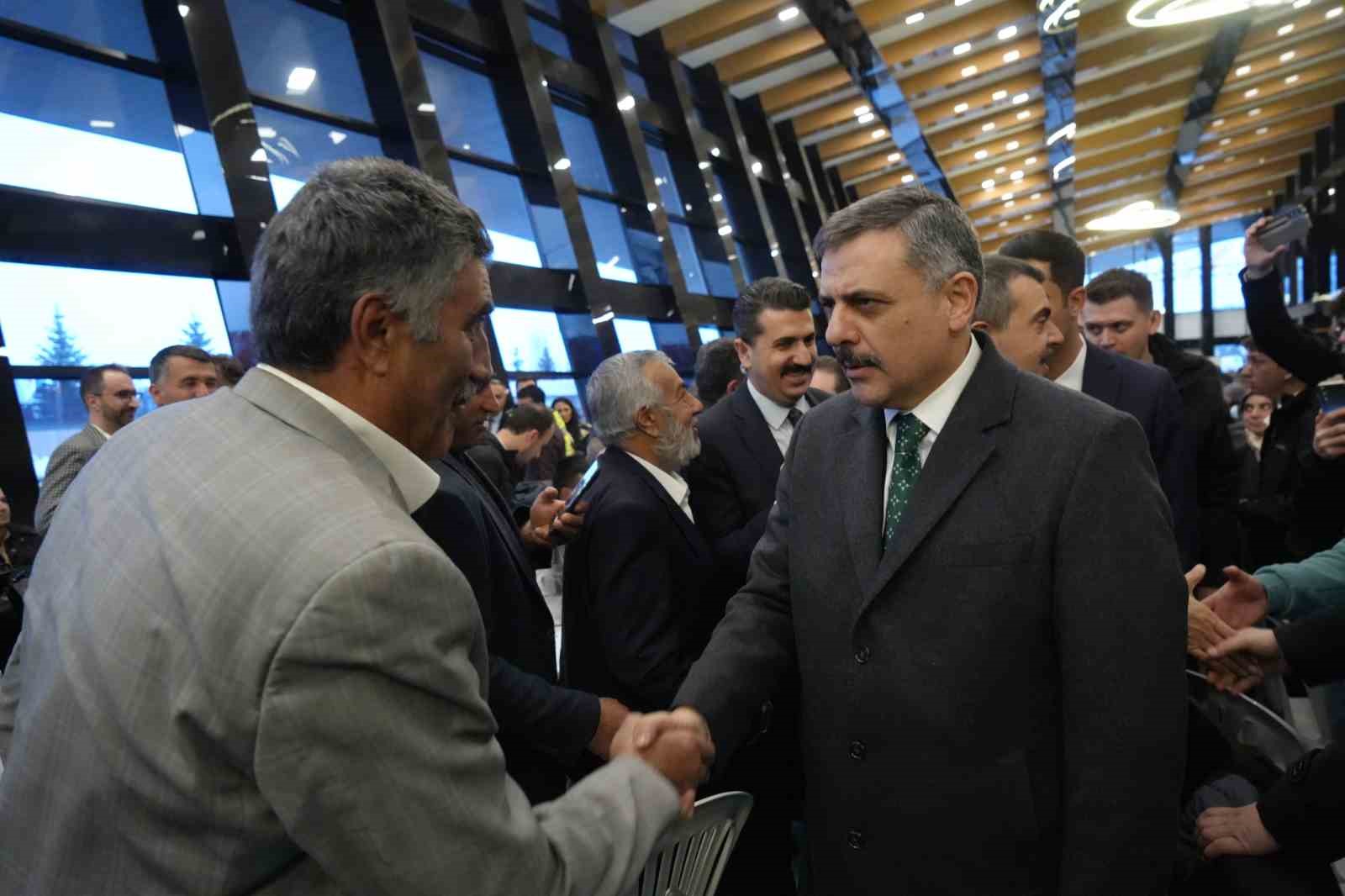 bakan ciftci ve bakan tekin erzurumda 4 bin kisiyle iftarda bulustu 10 3wIkBMjJ