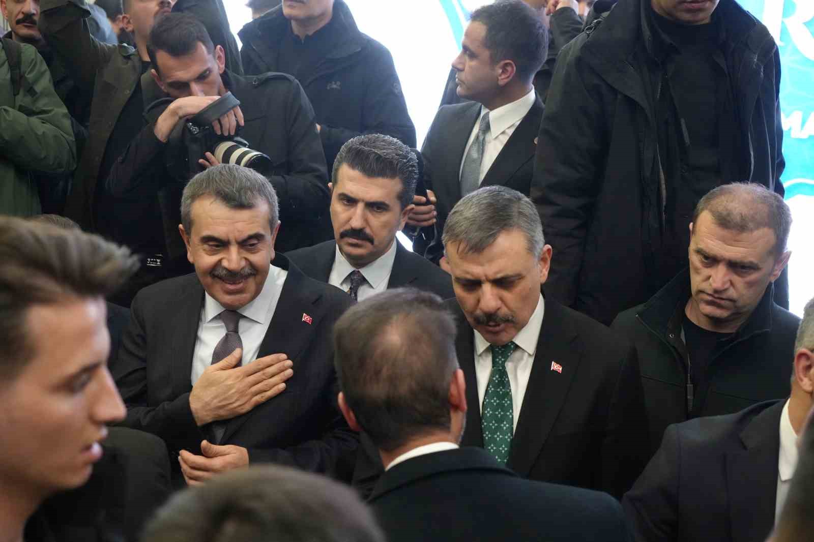 bakan ciftci ve bakan tekin erzurumda 4 bin kisiyle iftarda bulustu 13 ivjTGYPY