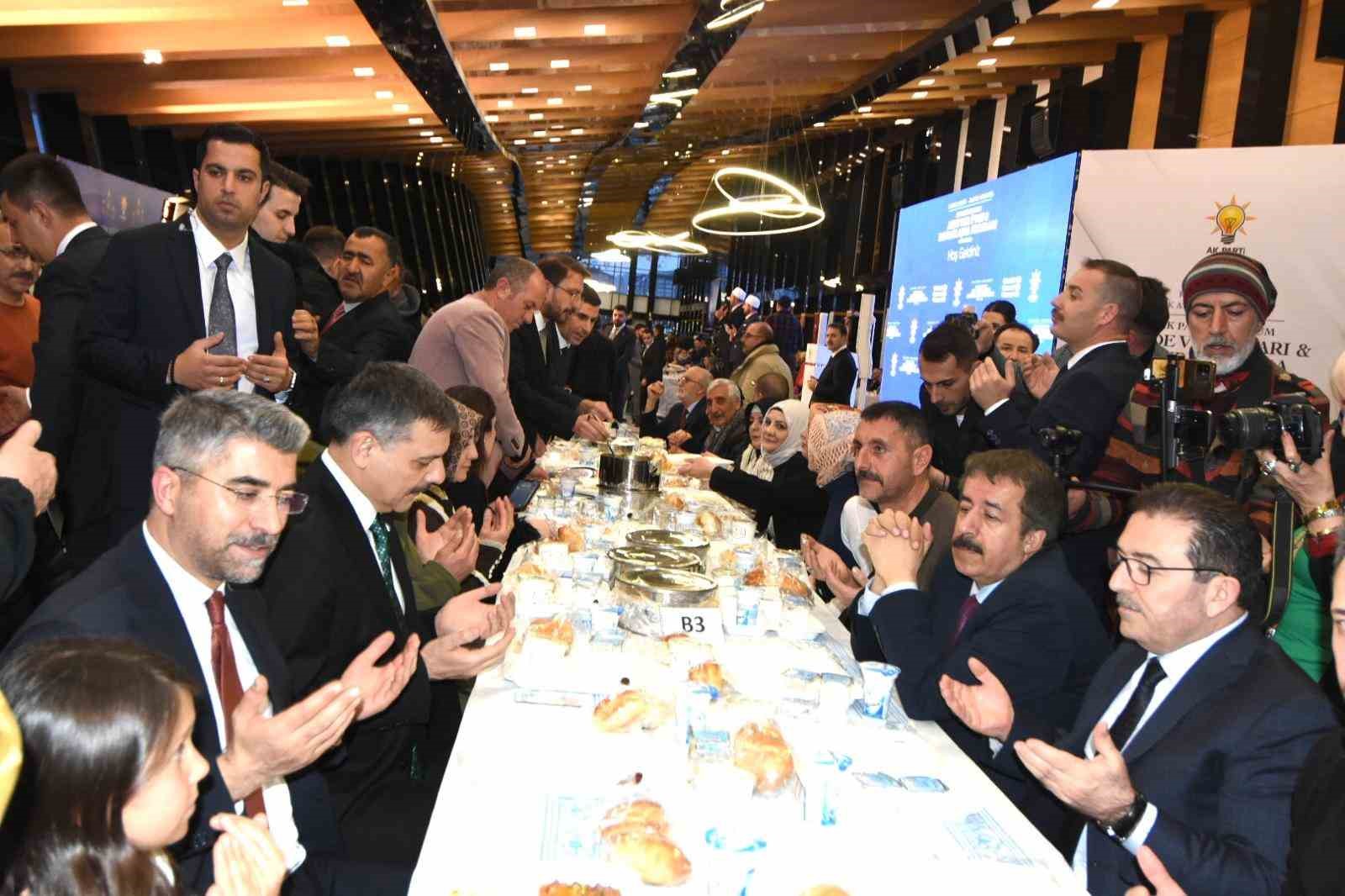 bakan ciftci ve bakan tekin erzurumda 4 bin kisiyle iftarda bulustu 2