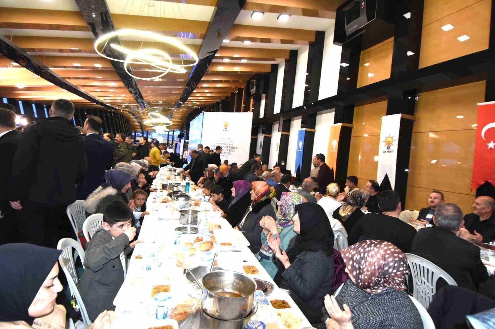 bakan ciftci ve bakan tekin erzurumda 4 bin kisiyle iftarda bulustu 6 HOPQOO4a