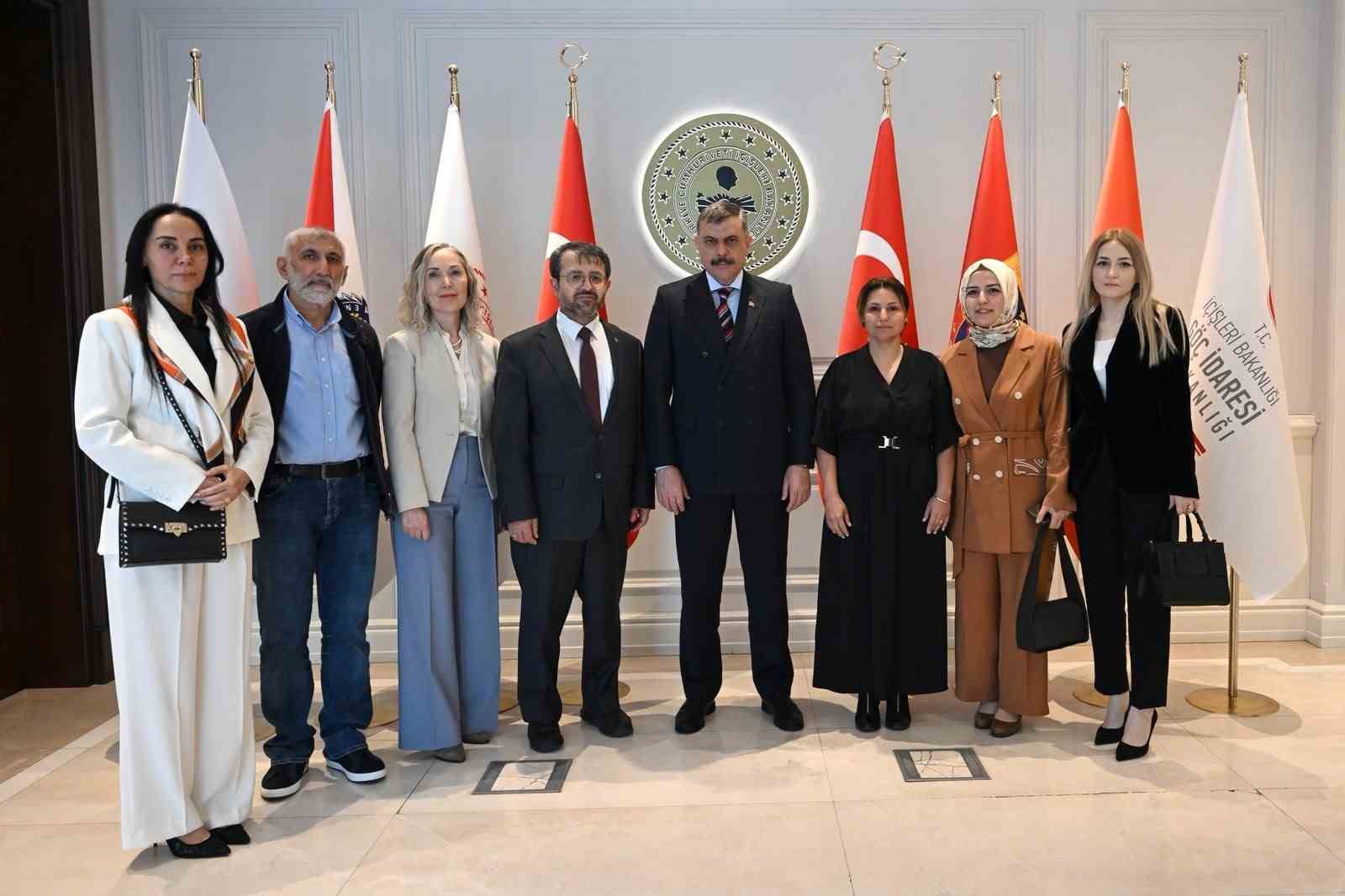 bakan ciftci yil basina kadar sokak kopeklerinin hepsini barinaklara toplatacagim 0