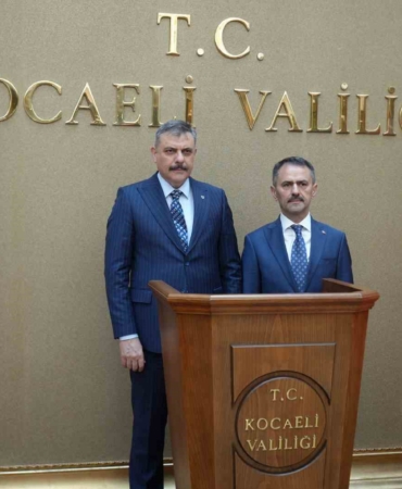 bakan-ciftciden-kocaelide-akvaryum-ve-kutuphane-ziyareti-wn18GIUx.jpg