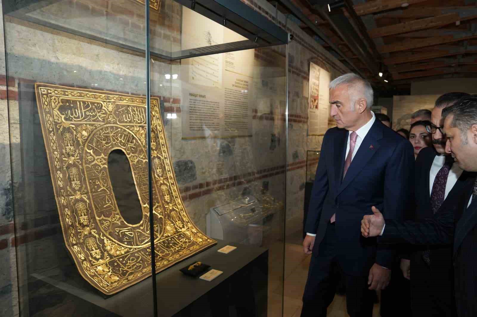 Bakan Ersoy: "16’ncı yüzyıla tarihlenmiş iki adet İznik çinisinin ülkemize iadesini sağlamış bulunuyoruz" 7 bakan ersoy 16nci yuzyila tarihlenmis iki adet iznik cinisinin ulkemize iadesini saglamis bulunuyoruz 3