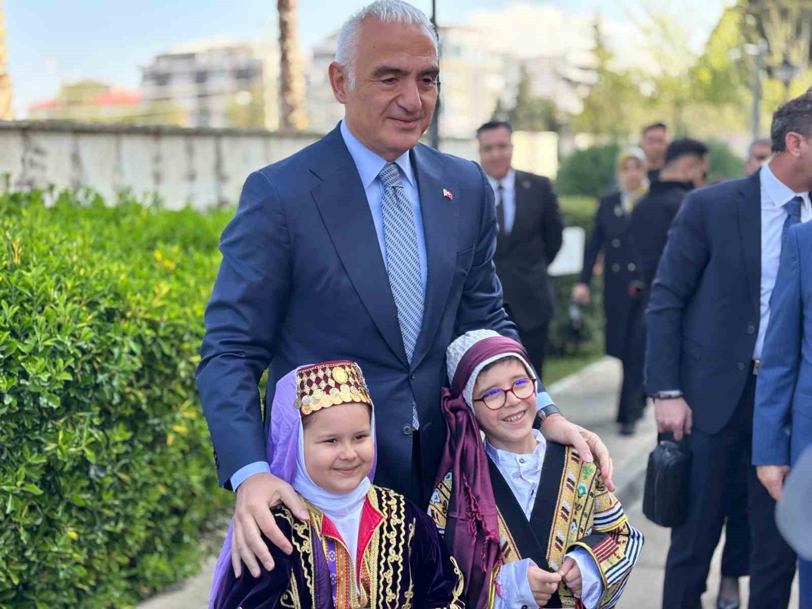 bakan ersoy 2025 yilinda 27 ulkede gerceklestirdigimiz dijital reklam kampanyalariyla 49 milyon gosterim sagladik 5GI5EW9K