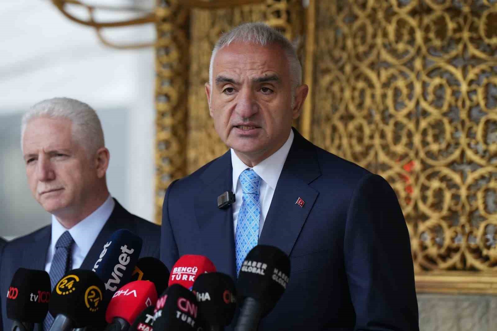 Bakan Ersoy açıkladı: "Ayasofya’da süreç devam ediyor, Sultanahmet’te çalışmalar tamamlandı" 5 bakan ersoy acikladi ayasofyada surec devam ediyor sultanahmette calismalar tamamlandi 1 mLQrT8Xp