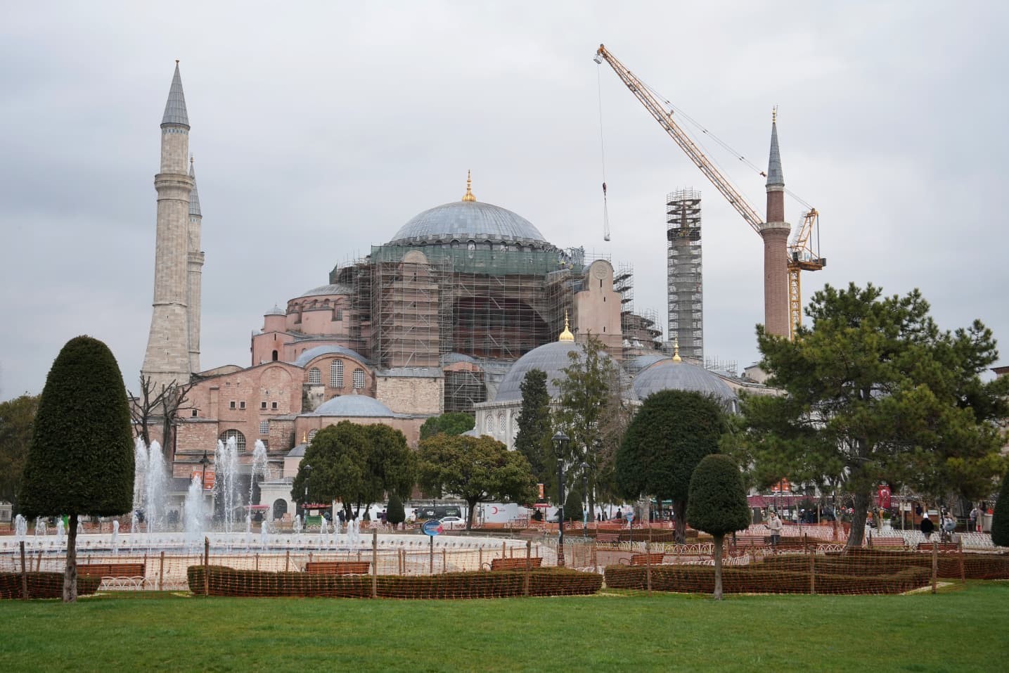 Bakan Ersoy açıkladı: "Ayasofya’da süreç devam ediyor, Sultanahmet’te çalışmalar tamamlandı" 9 bakan ersoy acikladi ayasofyada surec devam ediyor sultanahmette calismalar tamamlandi 5 k7KrtFXl