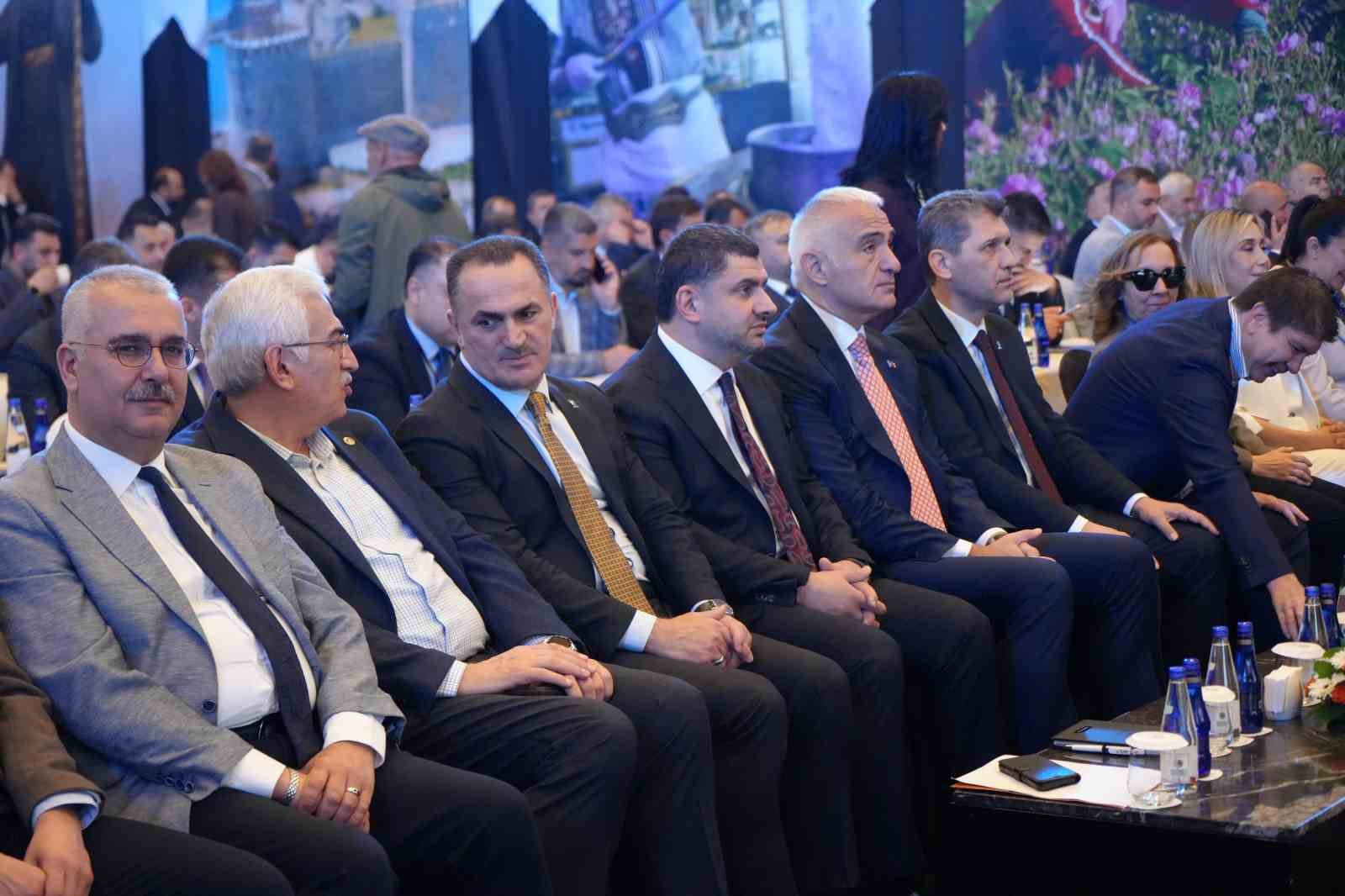 Bakan Ersoy: "Akdeniz Bölgesi’nde 2002-2025 yılları arasında yaklaşık 26,9 milyar liralık kültür ve turizm yatırımı gerçekleştirildi" 6 bakan ersoy akdeniz bolgesinde 2002 2025 yillari arasinda yaklasik 269 milyar liralik kultur ve turizm 3vZJtYOj