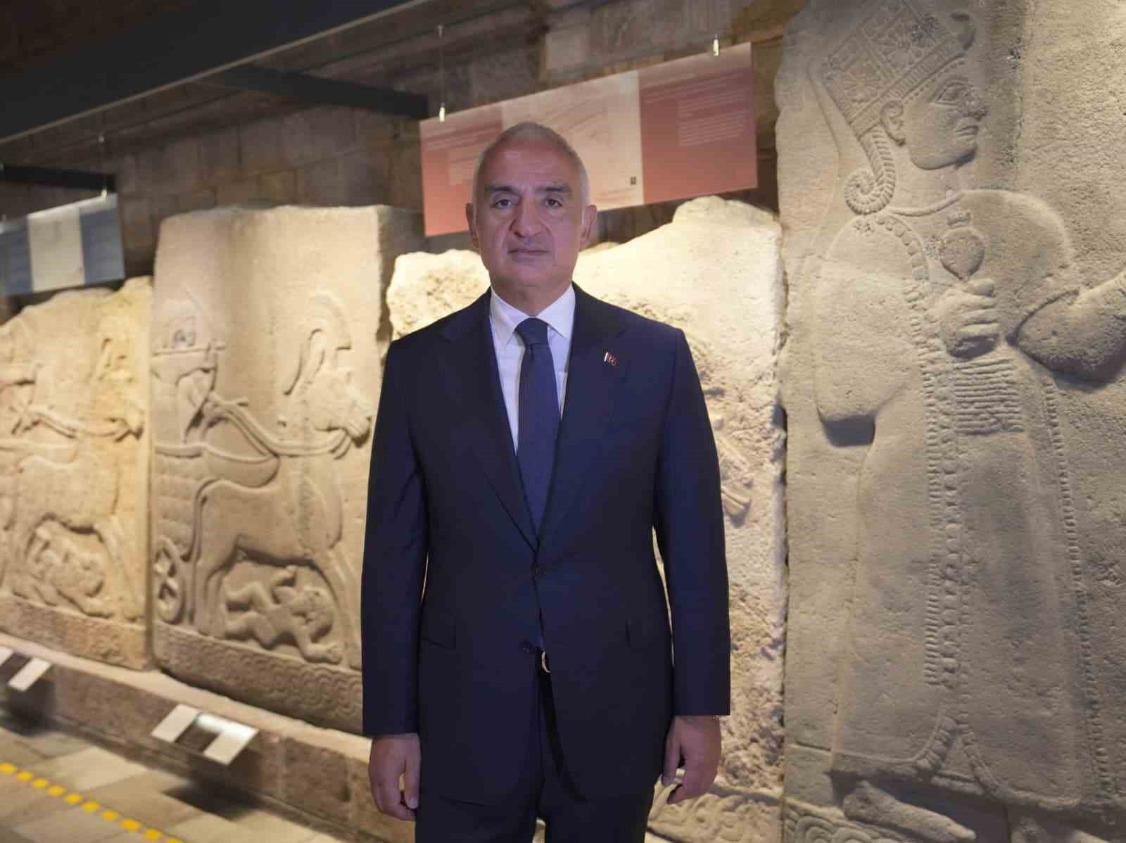 Bakan Ersoy: "Anadolu Medeniyetleri Müzesi’nde başlattığımız teşhir yenileme çalışmalarıyla müzemizi çağdaş müzecilik anlayışı doğrultusunda yeniden ele aldık" 11 bakan ersoy anadolu medeniyetleri muzesinde baslattigimiz teshir yenileme calismalariyla muzemizi cagdas muzecilik anlayisi dogrultusunda CYIHTRy5
