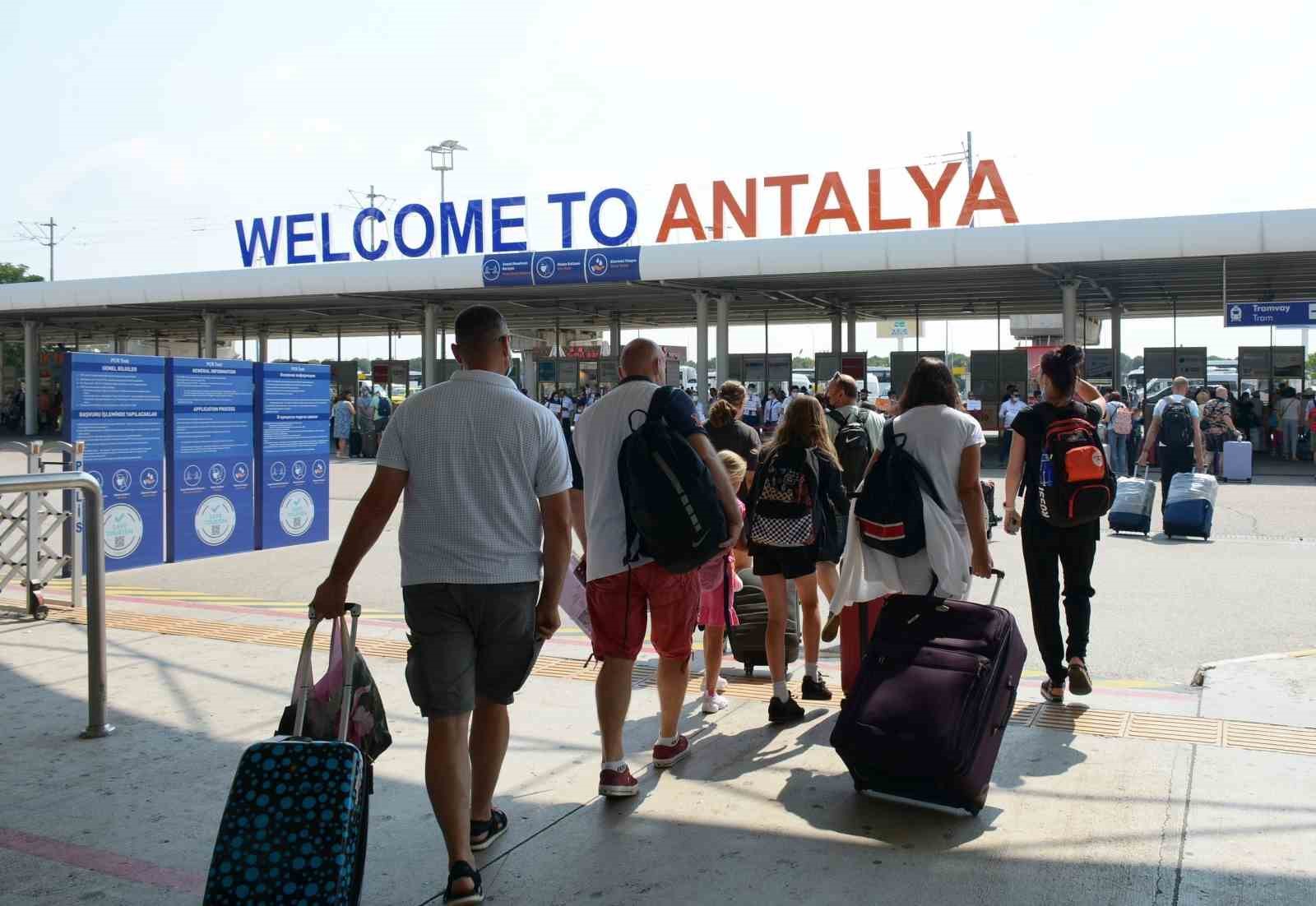 bakan ersoy antalya 2025 yilinda 17 milyon 122 bin 548 ziyaretciyi agirladi 0 XwYwMXAF