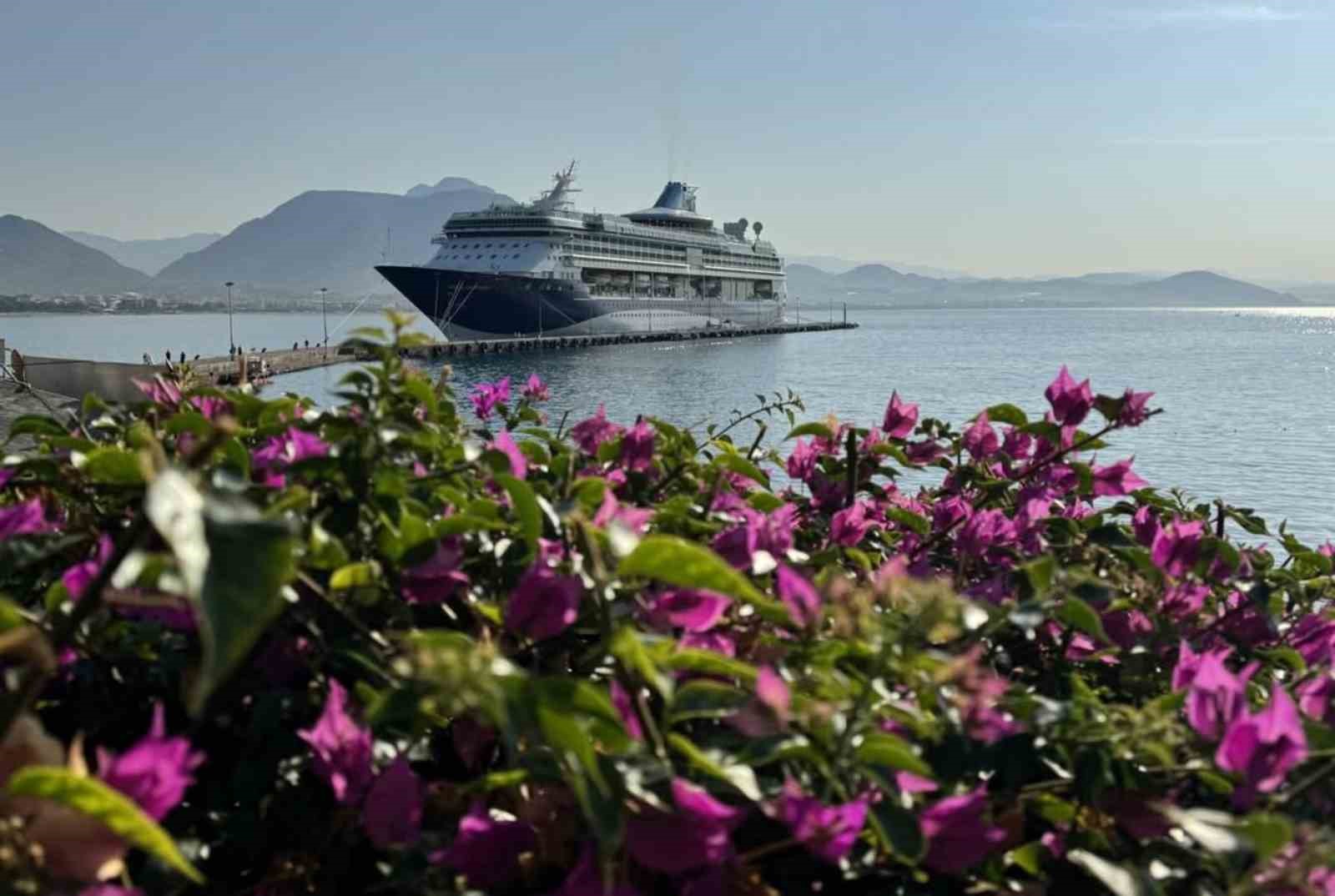 bakan ersoy antalya 2025 yilinda 17 milyon 122 bin 548 ziyaretciyi agirladi 4