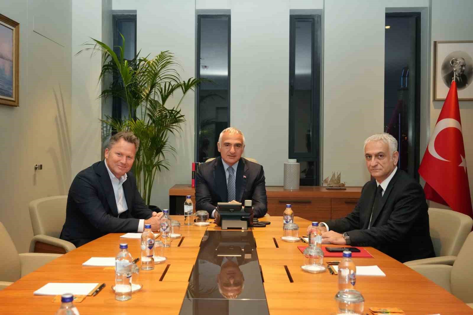 bakan ersoy avrupa tur operatorleriyle bir araya geldi 0 MVQkmUwv