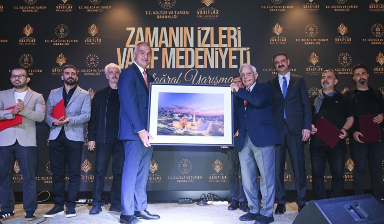 bakan-ersoy-ayasofyada-gerceklestirilen-en-kapsamli-restorasyon-surecini-baslattik-PXkq3zjS.jpg