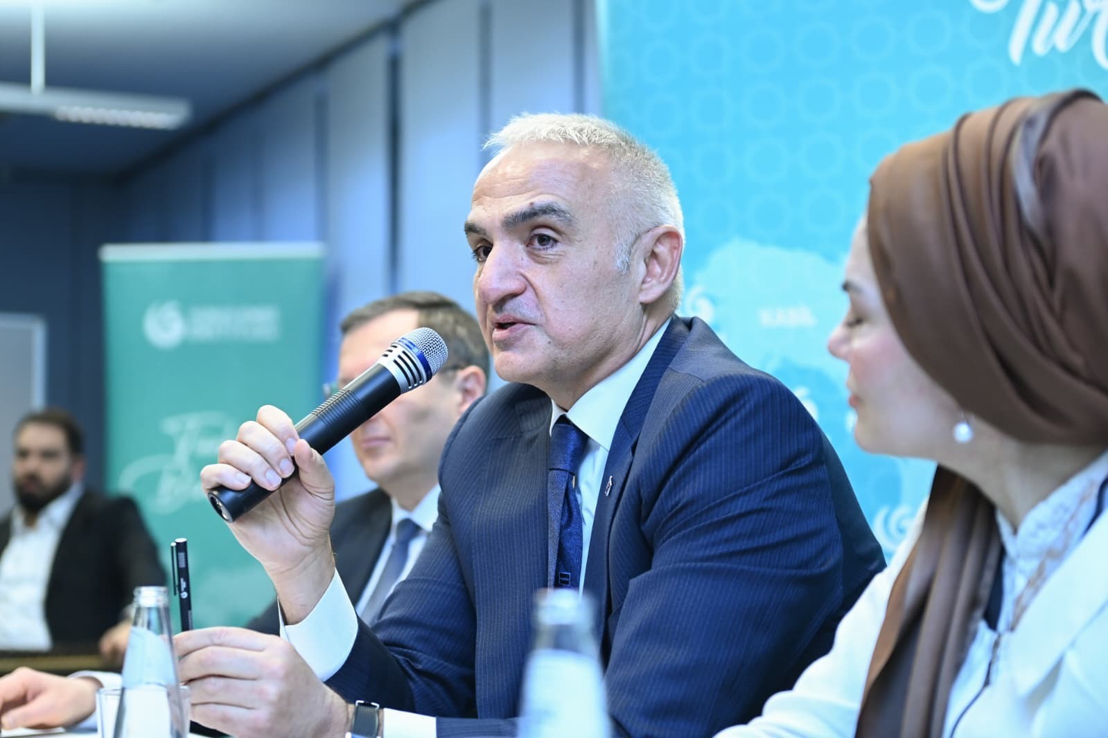 bakan ersoy berlinde turkce ogrenen genclerle bulustu 0 8YdmSbJ5