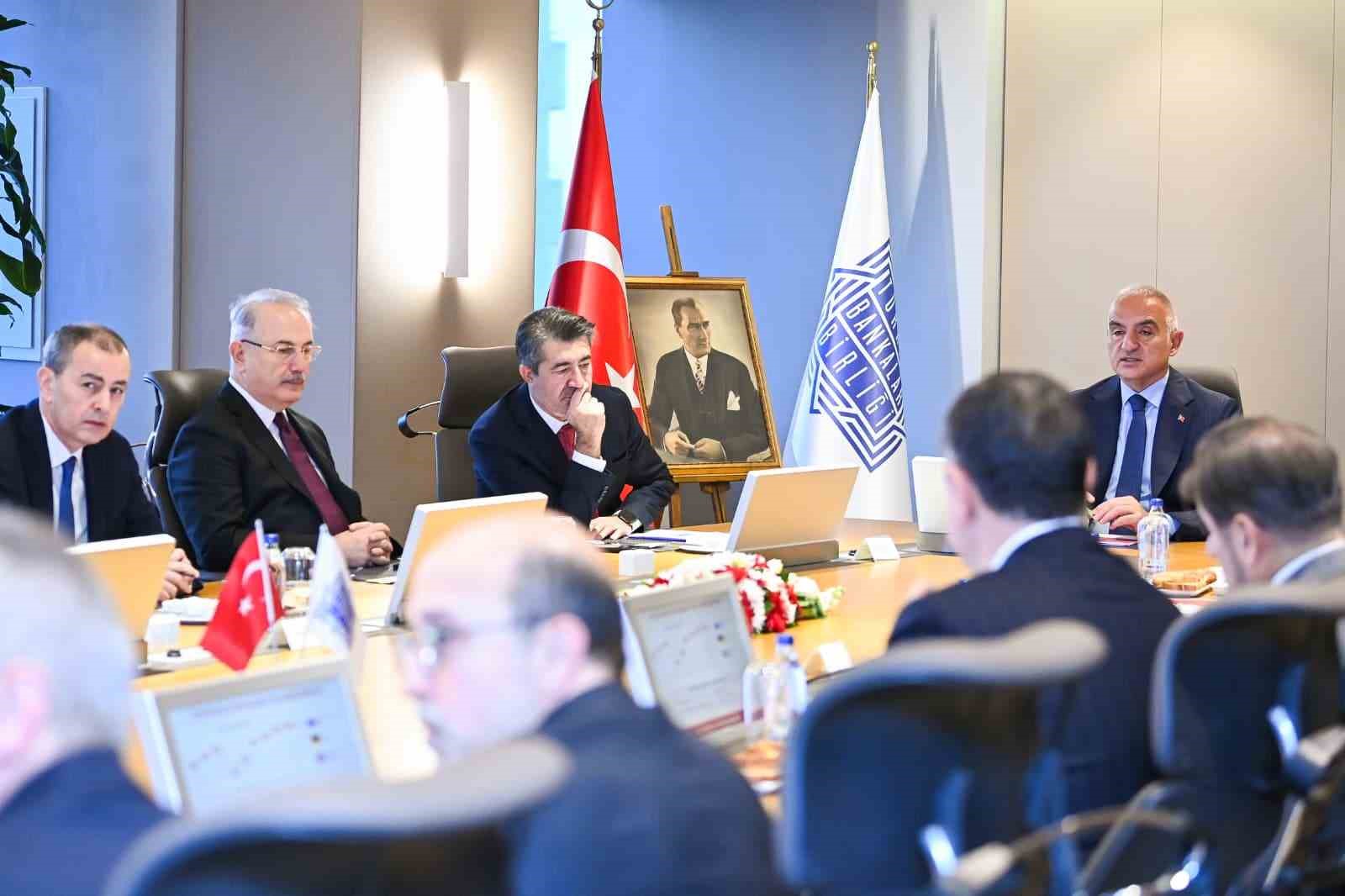 Bakan Ersoy: "Bölgesel krizlere rağmen turizm sektöründe güçlü bir performans ortaya koyduk" 5 bakan ersoy bolgesel krizlere ragmen turizm sektorunde guclu bir performans ortaya koyduk 1 W5zAdY7R