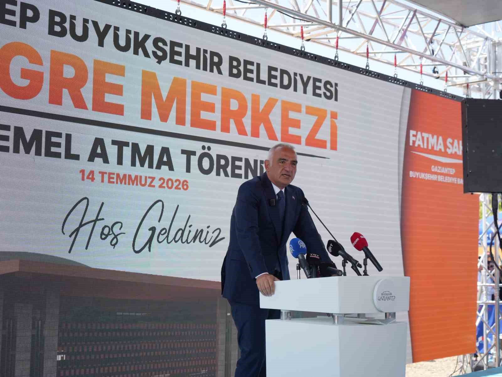 Bakan Ersoy: "Bu merkezin Gazianteplilerin ticaret, kültür ve sanat hayatında ciddi etkisi olacağına inanıyorum" 4 bakan ersoy bu merkezin gazianteplilerin ticaret kultur ve sanat hayatinda ciddi etkisi olacagina inaniyorum 96fWEGmN