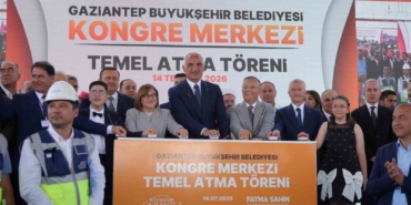 bakan-ersoy-bu-merkezin-gazianteplilerin-ticaret-kultur-ve-sanat-hayatinda-ciddi-etkisi-olacagina-inaniyorum-IrRLbAMt.jpg