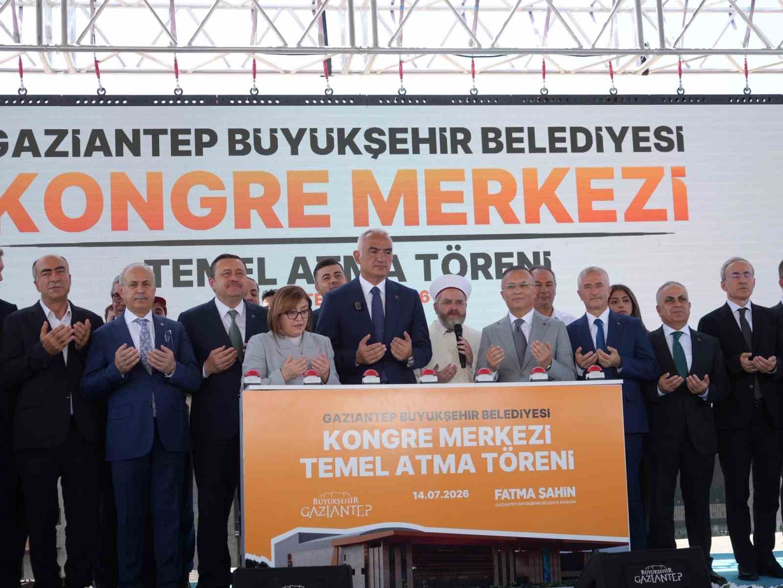 Bakan Ersoy: "Bu merkezin Gazianteplilerin ticaret, kültür ve sanat hayatında ciddi etkisi olacağına inanıyorum" 5 bakan ersoy bu merkezin gazianteplilerin ticaret kultur ve sanat hayatinda ciddi etkisi olacagina inaniyorum