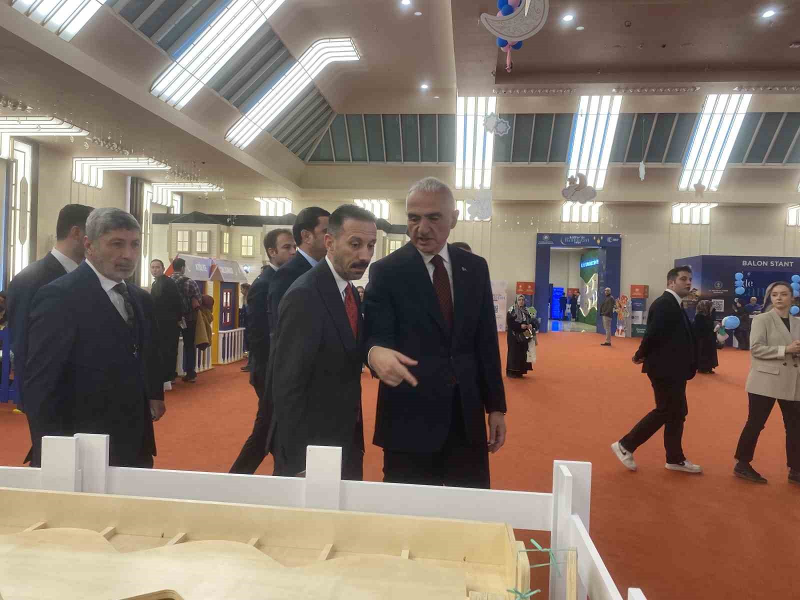 bakan ersoy bu sene cok daha organize fazla katilimin oldugu bir etkinlikler silsilesi oluyor ODhCT2L5