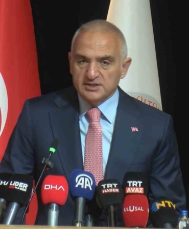 bakan-ersoy-dil-bir-milletin-sadece-iletisim-araci-degil-hafizasi-vicdani-ve-yuregidir-cAJVInlS.jpg