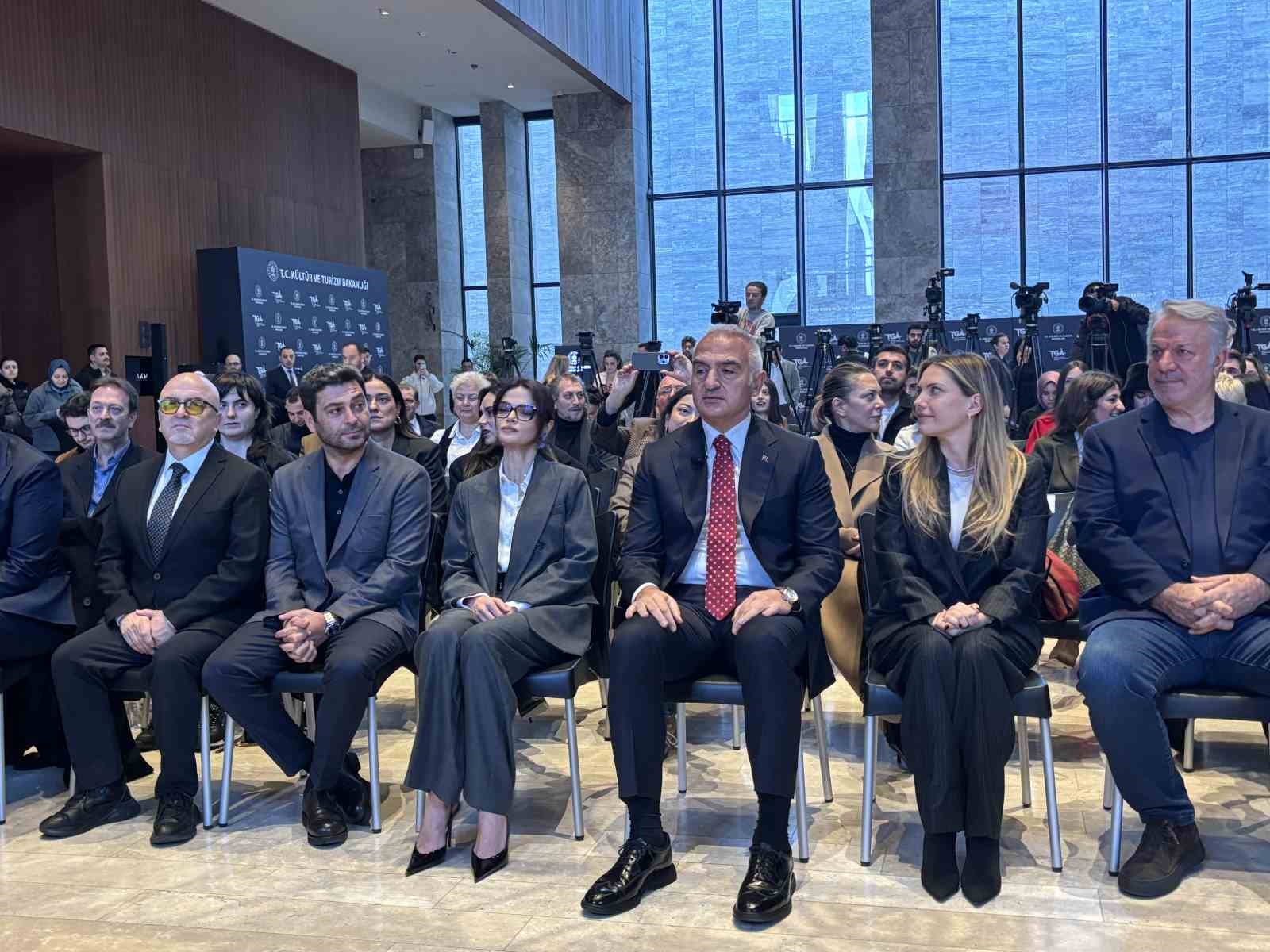 Bakan Ersoy: "Dizi ihracatından elde edilen gelir 1 milyar doları geçti" 6 bakan ersoy dizi ihracatindan elde edilen gelir 1 milyar dolari gecti 2 6N4Z1IAq