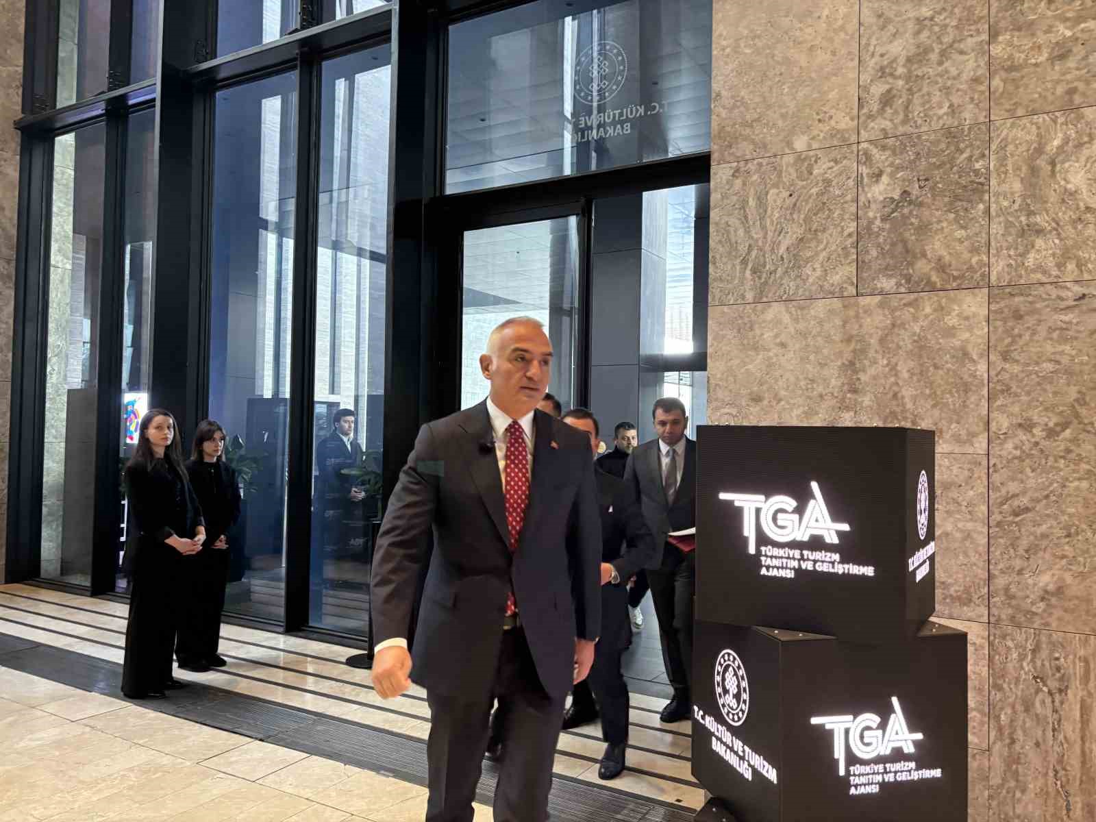 Bakan Ersoy: "Dizi ihracatından elde edilen gelir 1 milyar doları geçti" 7 bakan ersoy dizi ihracatindan elde edilen gelir 1 milyar dolari gecti 3 PmzOXiDF