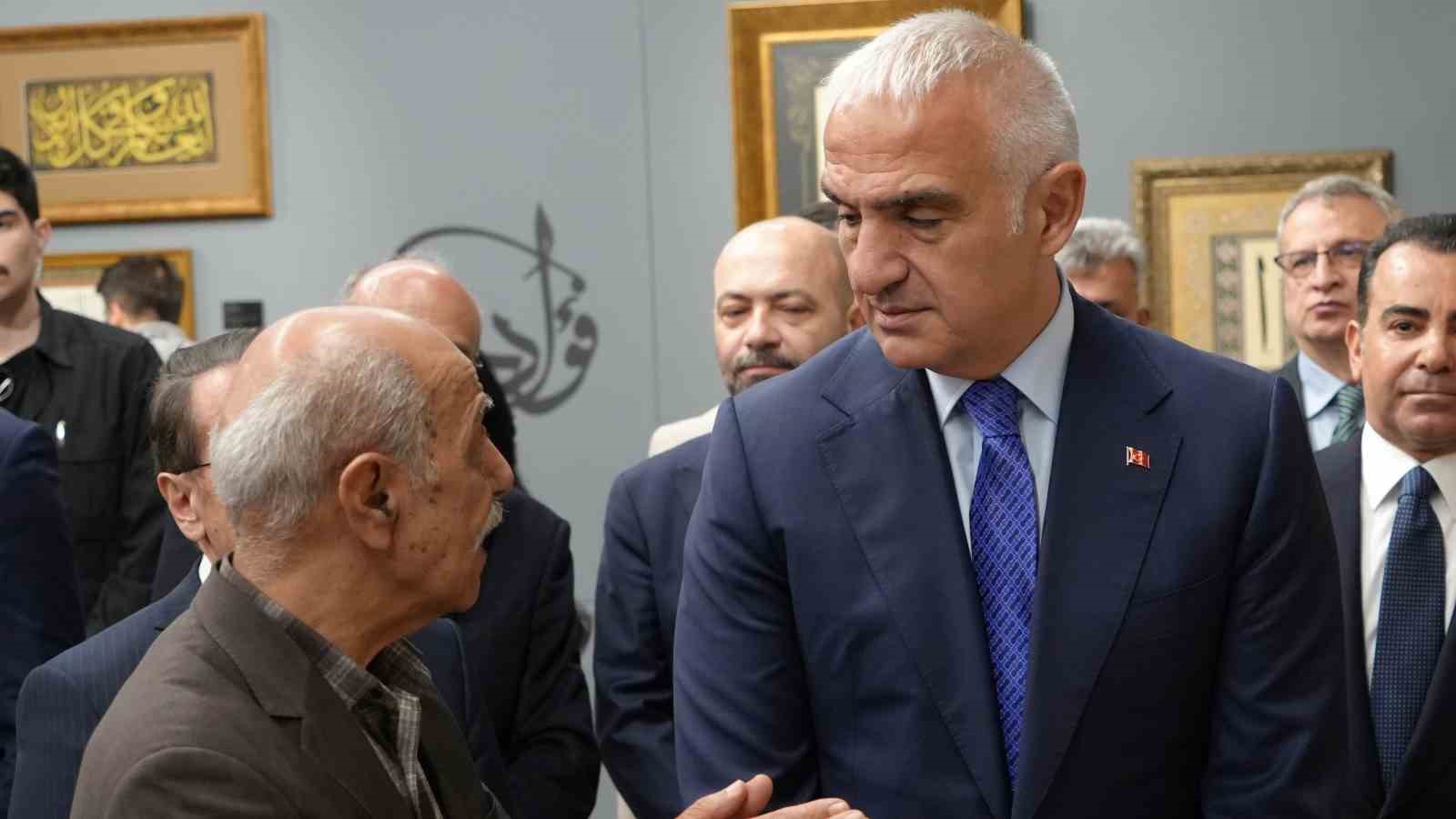 Bakan Ersoy: "Fuadname, hat ve ebruda çok geniş bir penceredir" 5 bakan ersoy fuadname hat ve ebruda cok genis bir penceredir 1 y5Kcb1w5