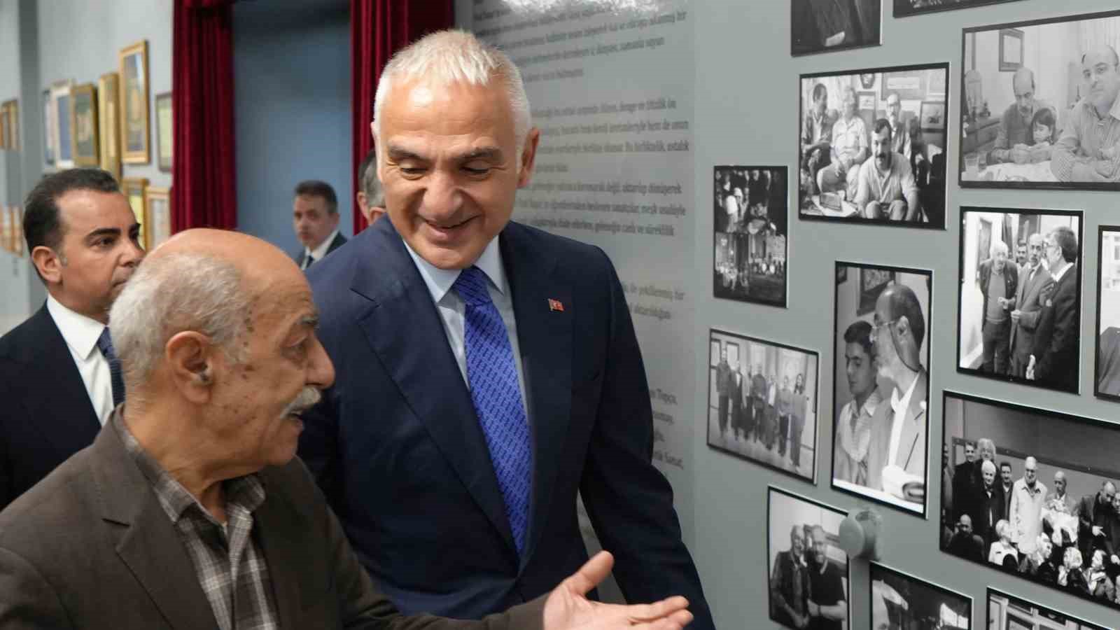 Bakan Ersoy: "Fuadname, hat ve ebruda çok geniş bir penceredir" 9 bakan ersoy fuadname hat ve ebruda cok genis bir penceredir 5 3mkbj21e