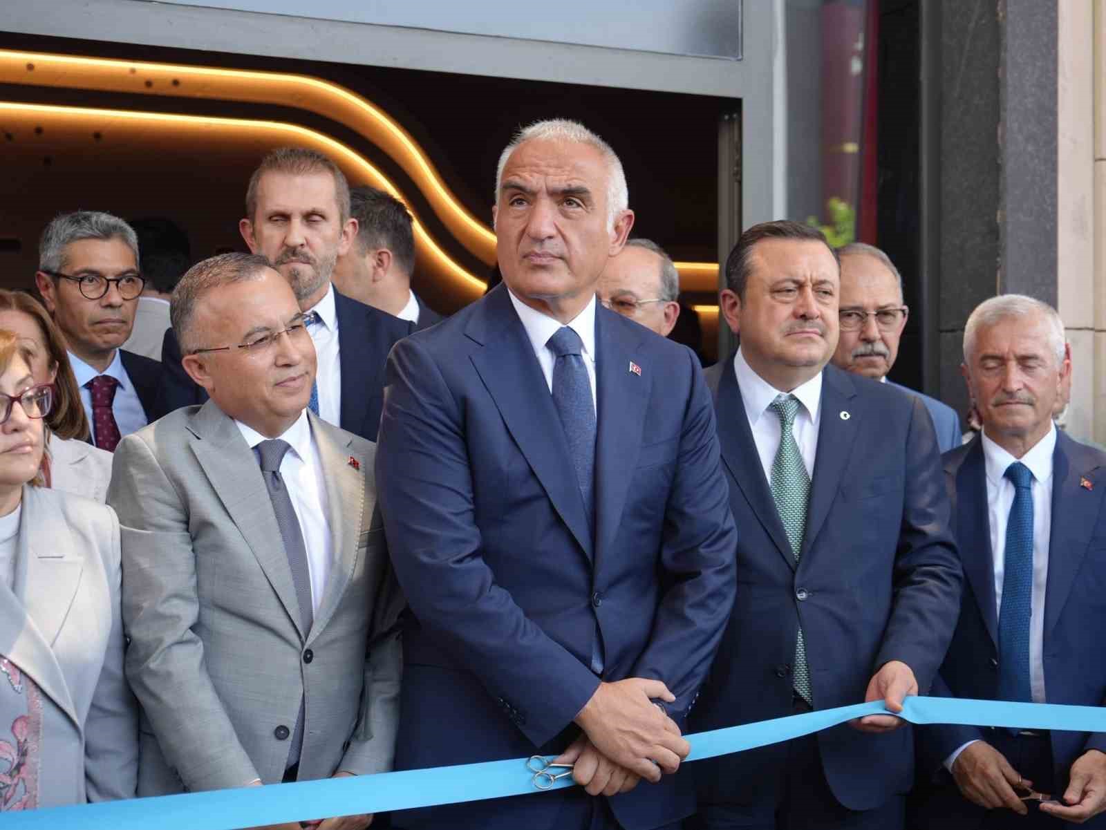 Bakan Ersoy, Gaziantep Dijital Sanat Müzesi’nin açılışını yaptı 6 bakan ersoy gaziantep dijital sanat muzesinin acilisini yapti 2 4KVjwY9w