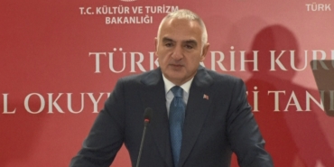 bakan-ersoy-genel-okuyucu-dizisi-ile-baslatilan-100-kitaplik-proje-ozellikle-genclerin-tarih-sikici-IjFbF4YF.jpg