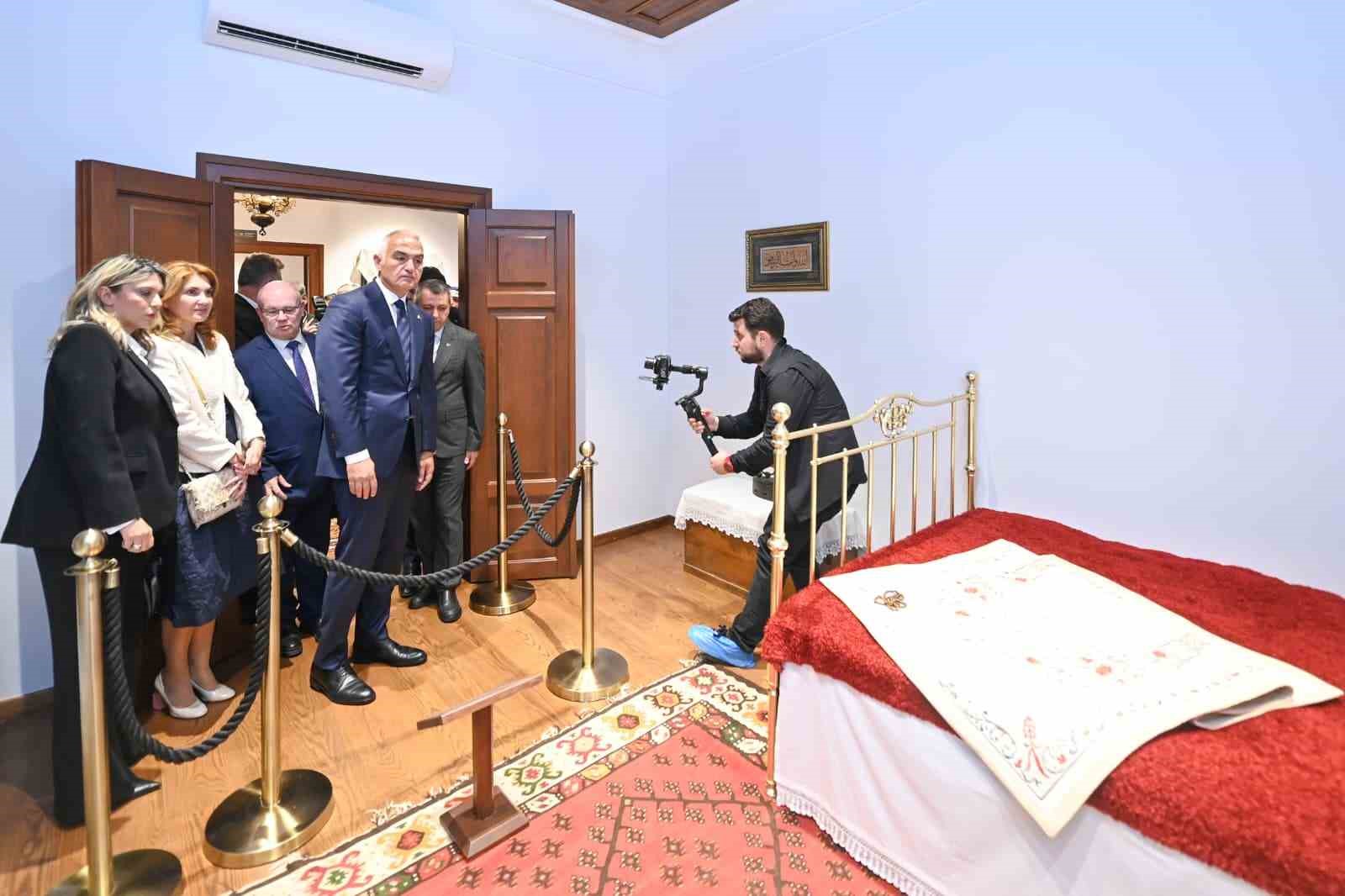 Bakan Ersoy: "Gerçekleştirdiğimiz çalışmalar, Atatürk’ün aziz hatırasına duyduğumuz saygının bir nişanesidir" 5 bakan ersoy gerceklestirdigimiz calismalar ataturkun aziz hatirasina duydugumuz sayginin bir nisanesidir 1 RiBN4eYA