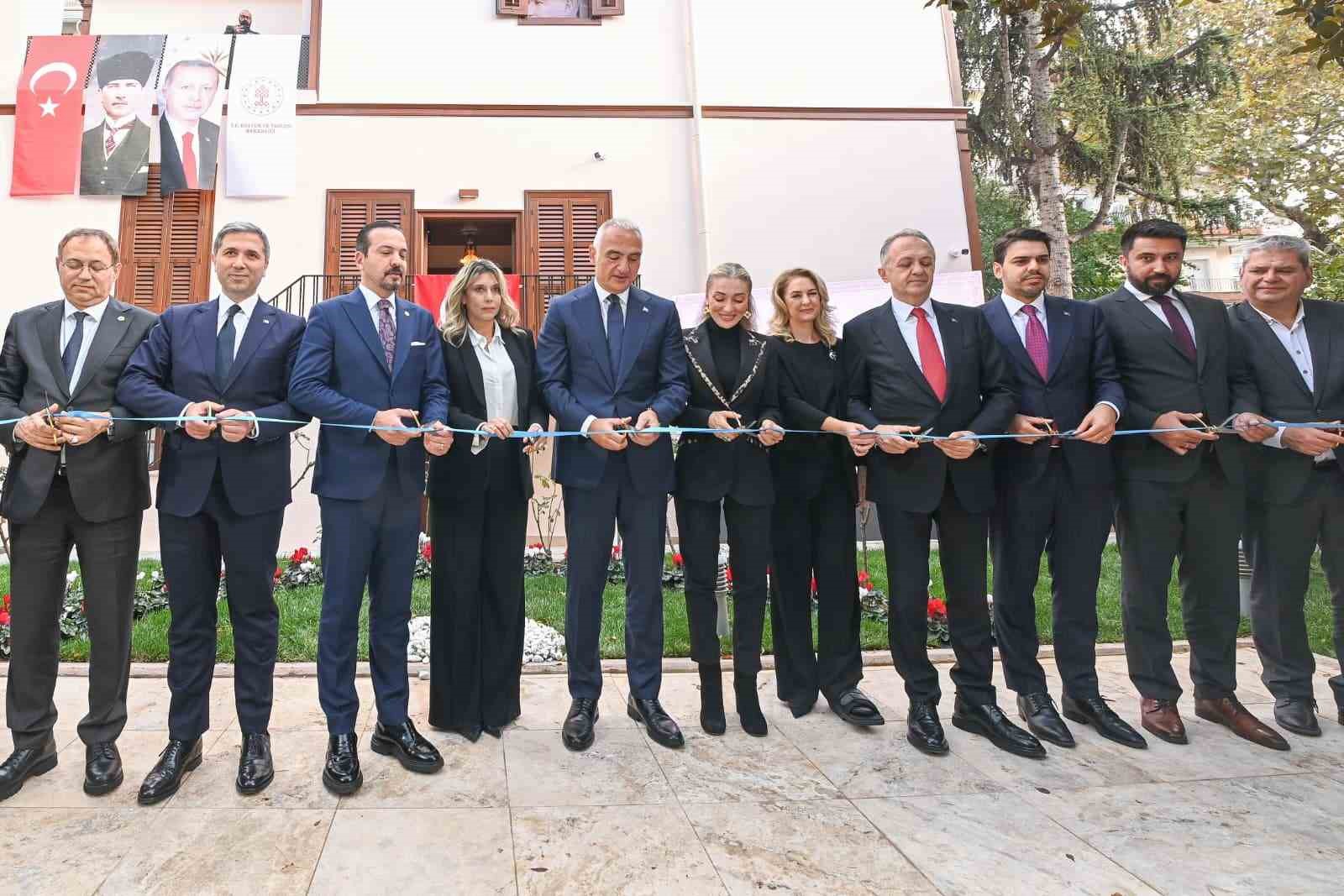Bakan Ersoy: "Gerçekleştirdiğimiz çalışmalar, Atatürk’ün aziz hatırasına duyduğumuz saygının bir nişanesidir" 7 bakan ersoy gerceklestirdigimiz calismalar ataturkun aziz hatirasina duydugumuz sayginin bir nisanesidir 3 j4ENib67