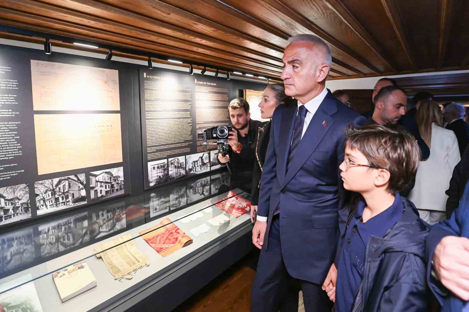 Bakan Ersoy: "Gerçekleştirdiğimiz çalışmalar, Atatürk’ün aziz hatırasına duyduğumuz saygının bir nişanesidir" 8 bakan ersoy gerceklestirdigimiz calismalar ataturkun aziz hatirasina duydugumuz sayginin bir nisanesidir 4 rsldZnQK