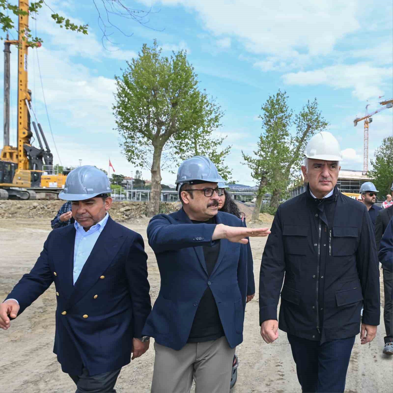 bakan ersoy haydarpasa yillar sonra yeniden tarihi siluetteki yerini almaya basladi 1 4aBFp3tV