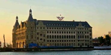 bakan-ersoy-haydarpasa-yillar-sonra-yeniden-tarihi-siluetteki-yerini-almaya-basladi-UUlXOxm5.jpg