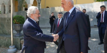 bakan-ersoy-islam-kultur-sanat-ve-tarih-arastirma-merkezinin-calismalarini-inceledi-JfakgJup.jpg