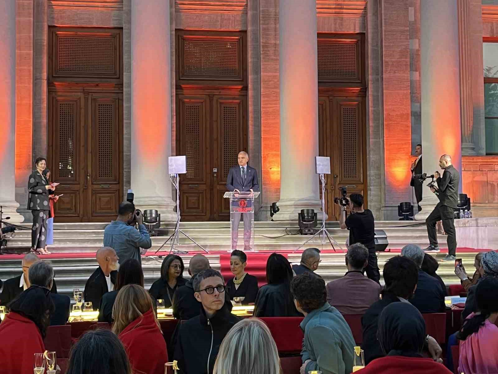 Bakan Ersoy: "İstanbul tarih boyunca yalnızca bir şehir değil, tasarımın, mimarinin ve zanaatın merkezi olmuştur" 7 bakan ersoy istanbul tarih boyunca yalnizca bir sehir degil tasarimin mimarinin ve zanaatin merkezi 8dWuthIg